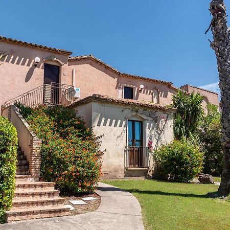 Apartments In Residence With Swimming Pool In Santa Margherita Di Pula, 250 Meters From The Sea 外观 照片