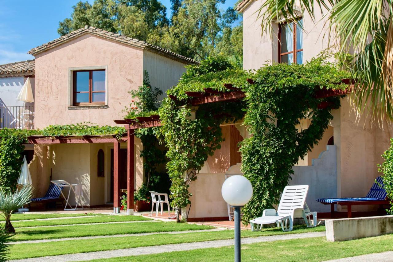 Apartments In Residence With Swimming Pool In Santa Margherita Di Pula, 250 Meters From The Sea 外观 照片