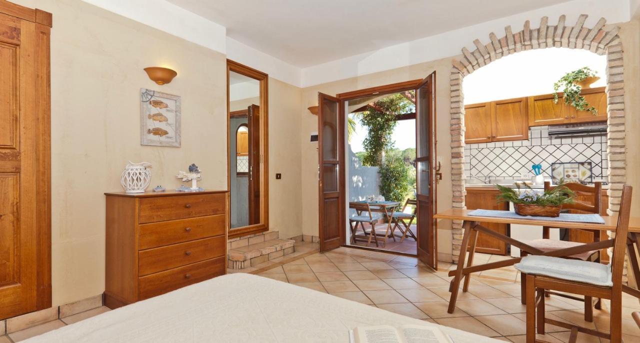 Apartments In Residence With Swimming Pool In Santa Margherita Di Pula, 250 Meters From The Sea 外观 照片