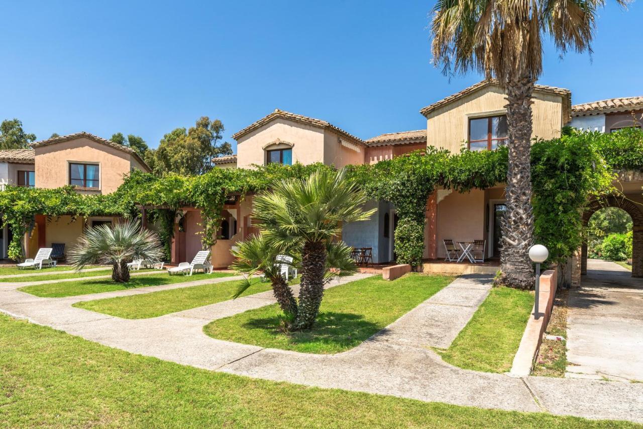 Apartments In Residence With Swimming Pool In Santa Margherita Di Pula, 250 Meters From The Sea 外观 照片