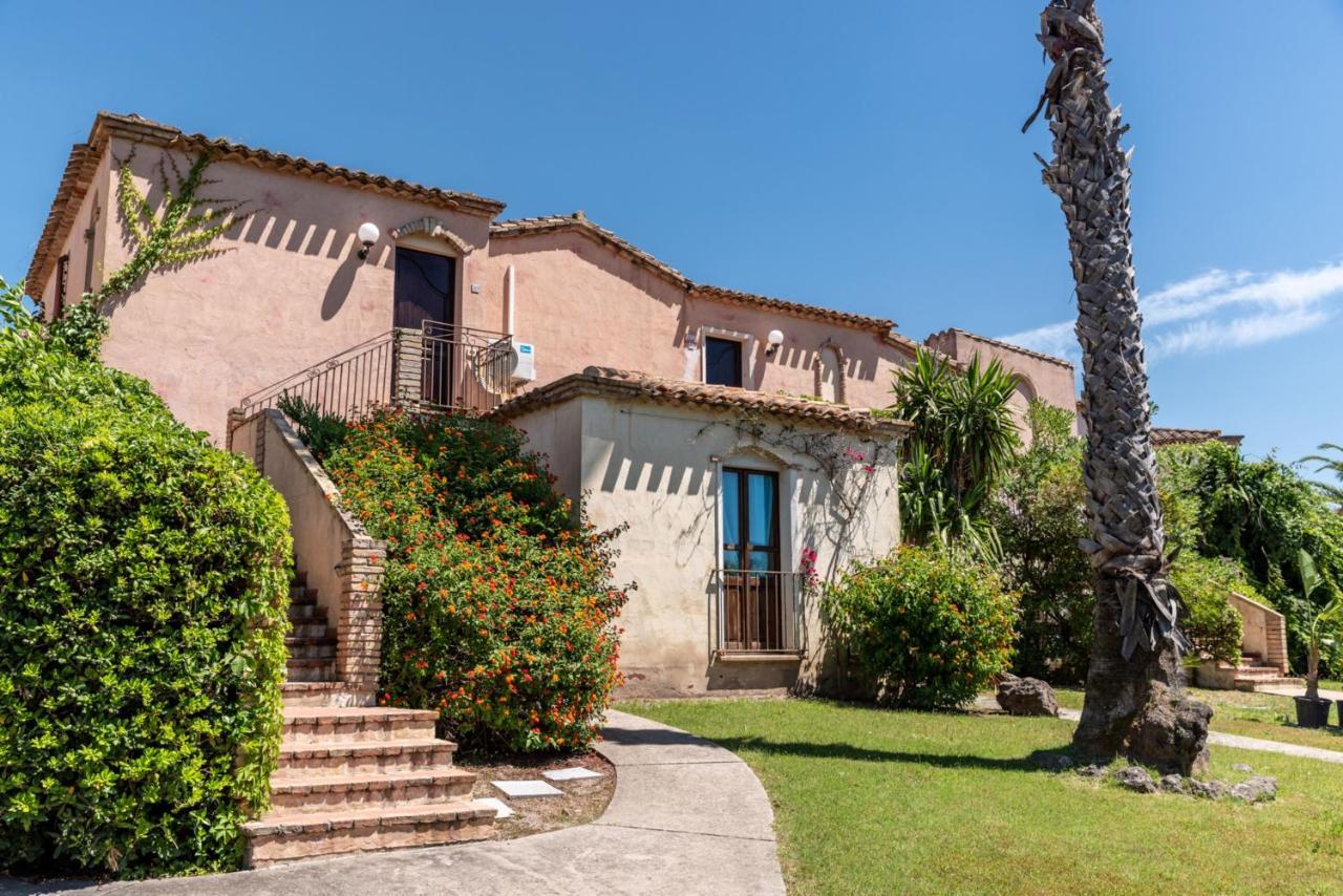 Apartments In Residence With Swimming Pool In Santa Margherita Di Pula, 250 Meters From The Sea 外观 照片